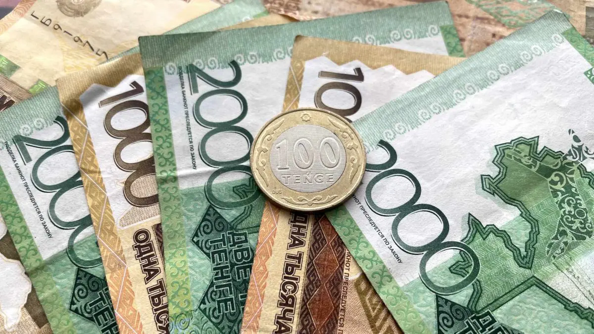 Незаконно получены 100 миллионов тенге учителями школ, работниками детских садов и училищ в Актюбинской области