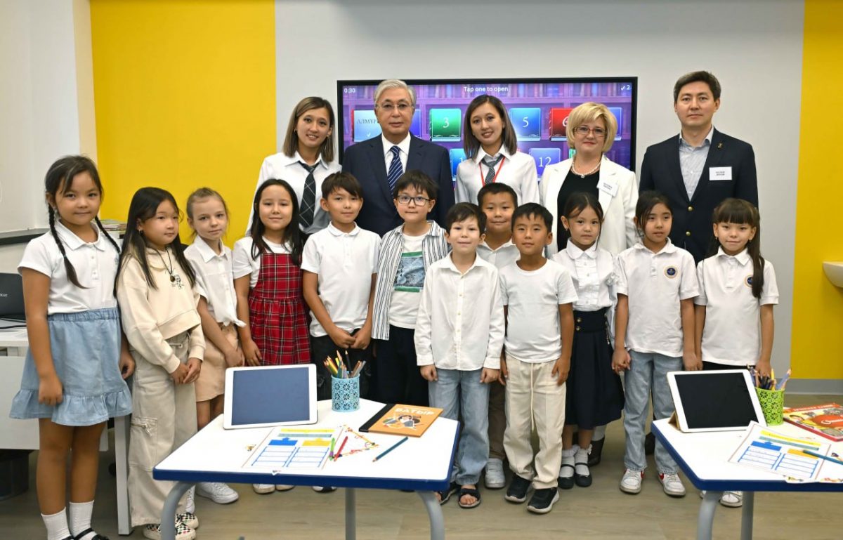 Касым-Жомарт Токаев посетил школу Prometheus School в Алматы